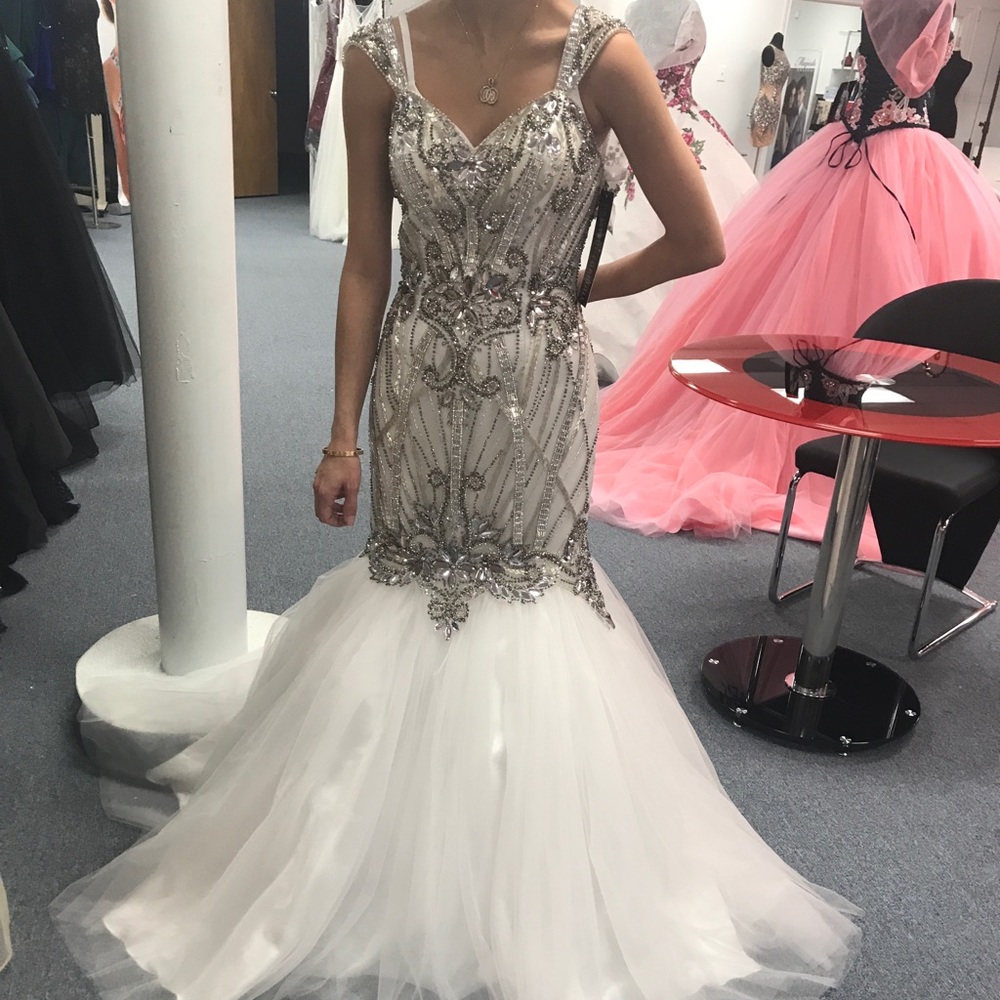 Evening / wedding gown